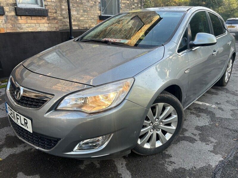 Silver Used 2011 Vauxhall Astra Elite Hatchback | £3,999 (Fair price) - Image 1/4