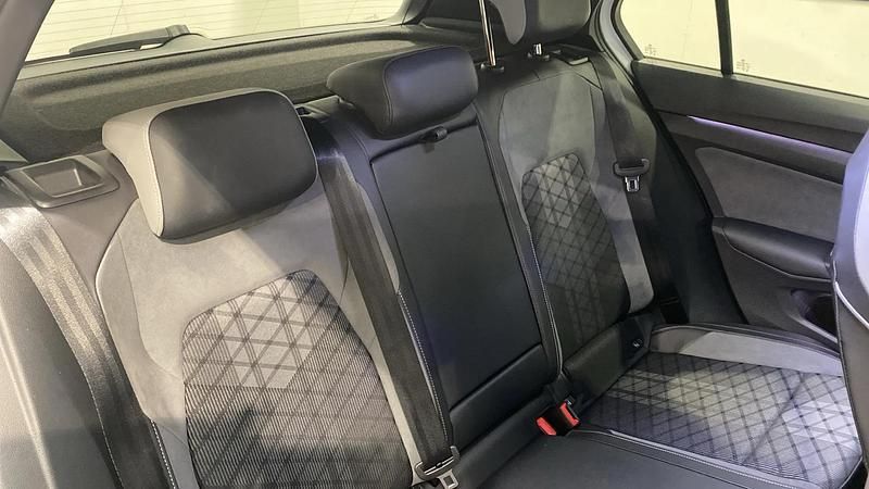 Used VW Golf VIII R-line 150 HP (110 kW) 2023 White Hatchback