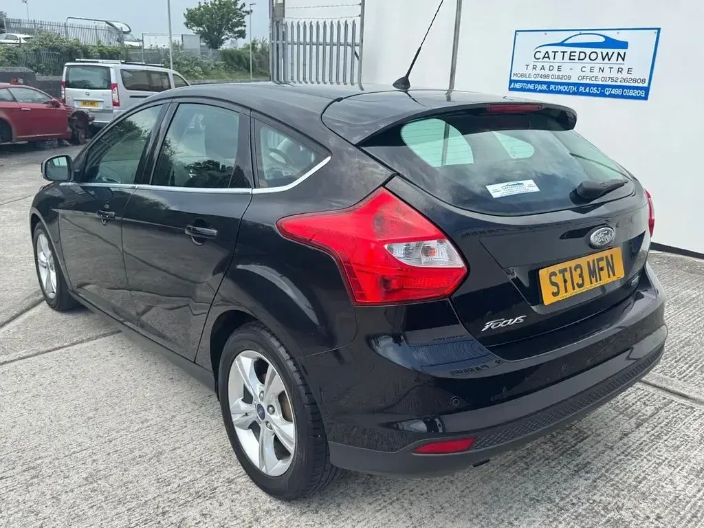 Used Ford Focus Zetec 115 HP (84 kW) 2013 Black Hatchback