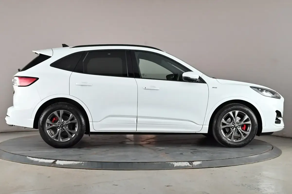 Used Ford Kuga ST-Line 150 HP (110 kW) 2022 White SUV