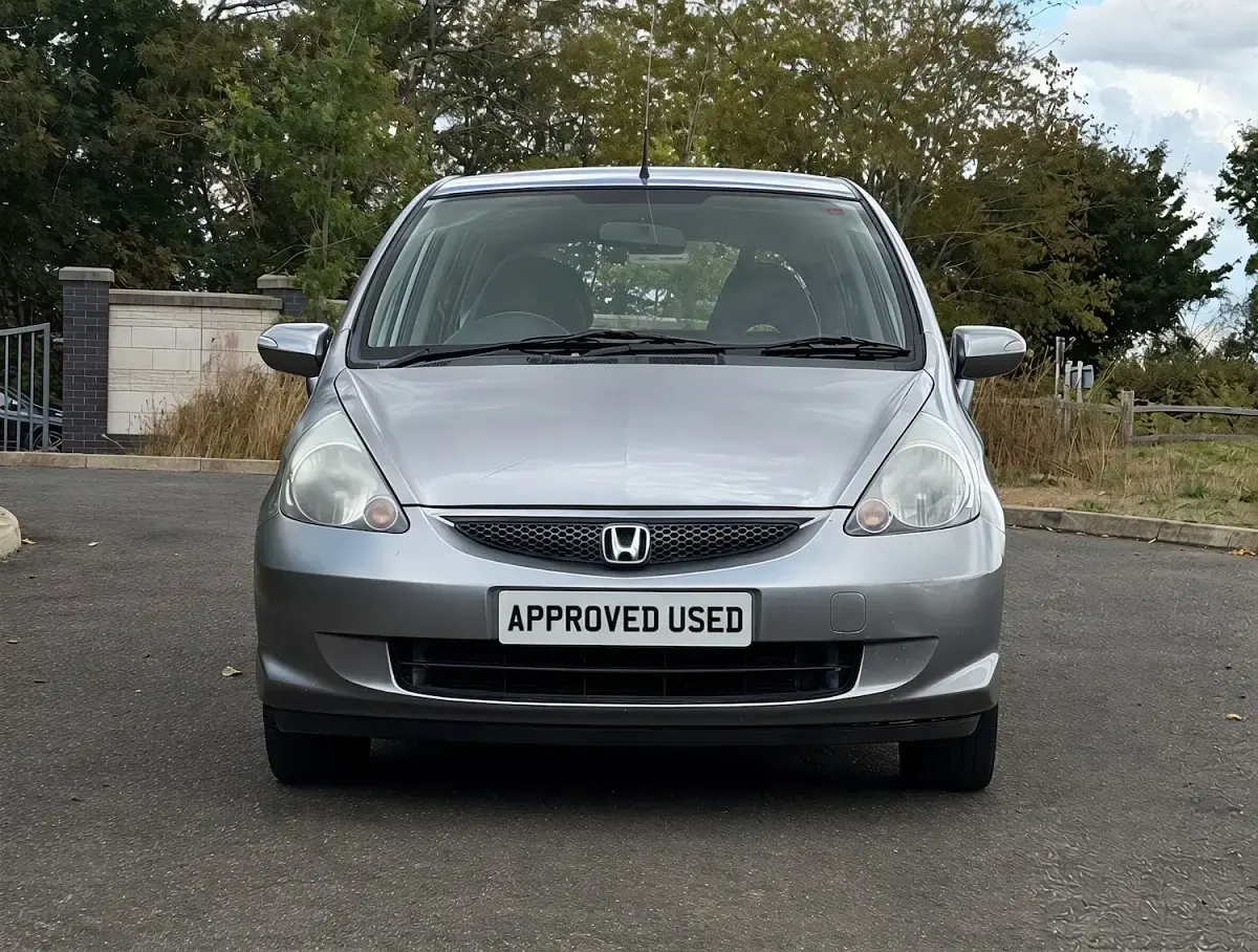 Used Honda Jazz SE 83 HP (61 kW) 2005 Silver Hatchback