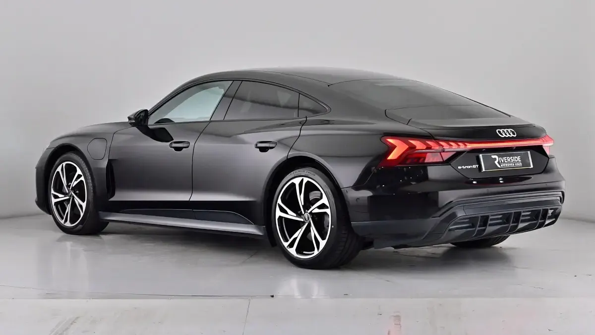 Used Audi e-tron GT quattro Comfort 389 kW (530 HP) 2023 Mythos black Sedan