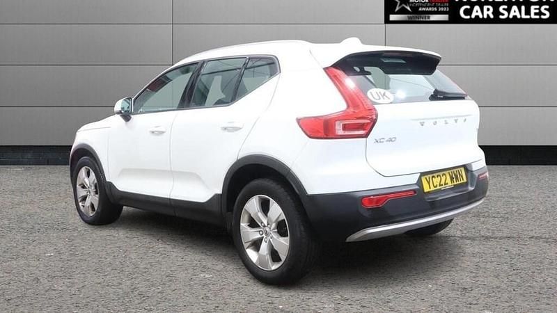 Used Volvo XC40 Momentum 2022 White SUV
