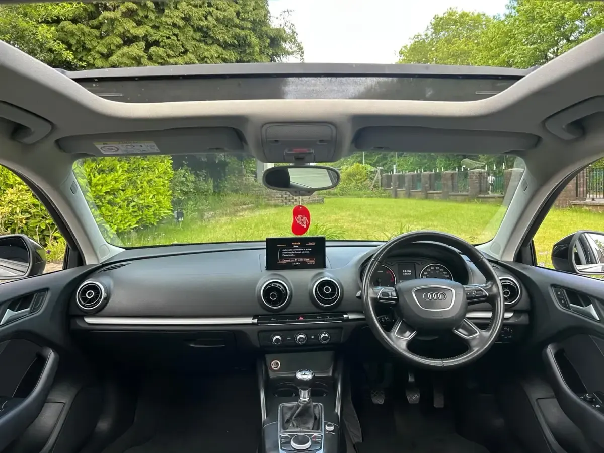Używany Audi A3 Comfort 2014 Czarny Hatchback