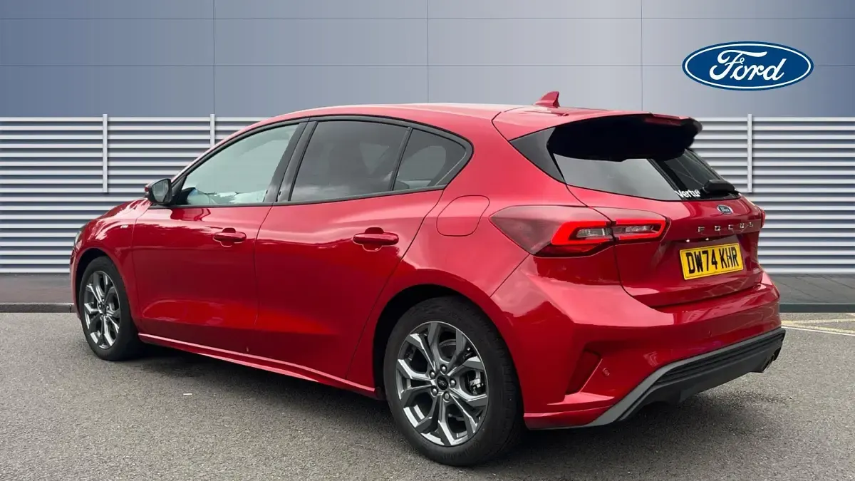 Used Ford Focus ST-Line 155 HP (114 kW) 2025 Red Hatchback