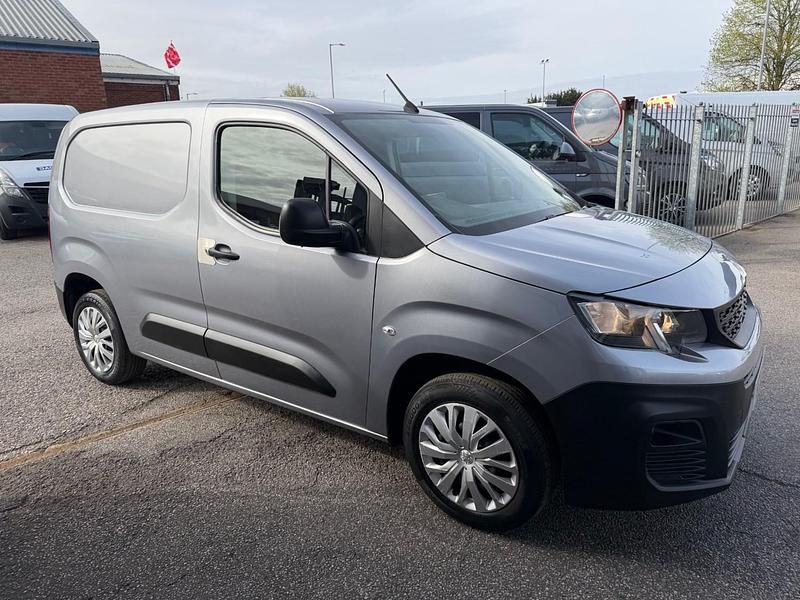 Used Peugeot Partner 131 HP (96 kW) 2020 Grey MPV