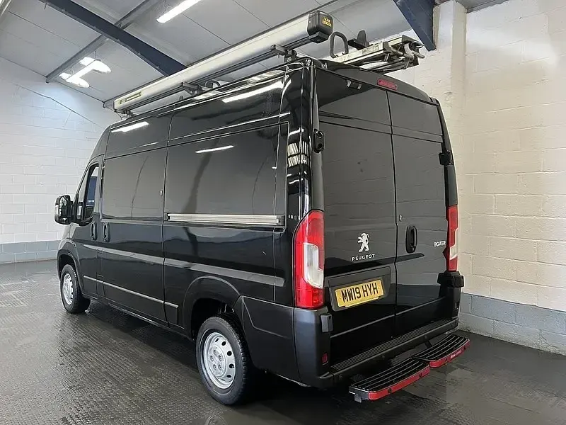 Begagnad Peugeot Boxer 130 HK (95 kW) 2019 Svart Van
