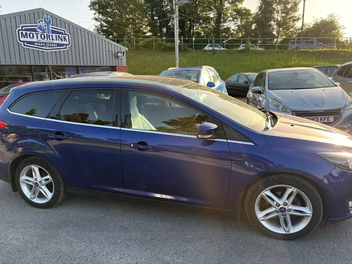 Used Ford Focus Zetec 115 HP (84 kW) 2015 Blue Estate