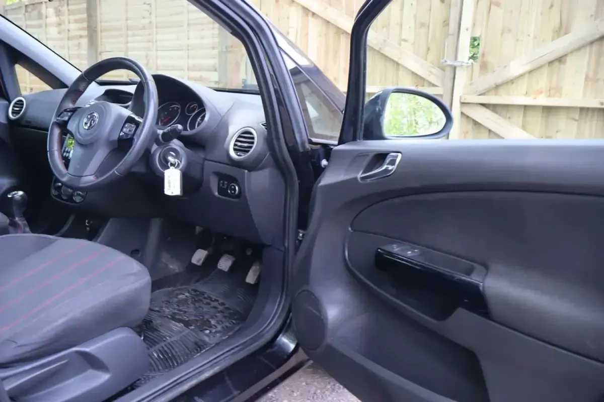 Usado Vauxhall Corsa 2013 Preto Citadino
