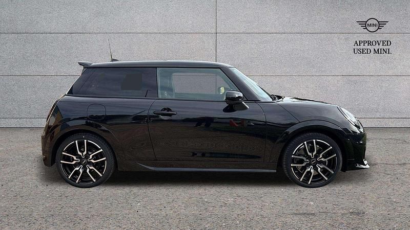 Used Mini Cooper Hatch 154 HP (113 kW) 2025 Black Hatchback