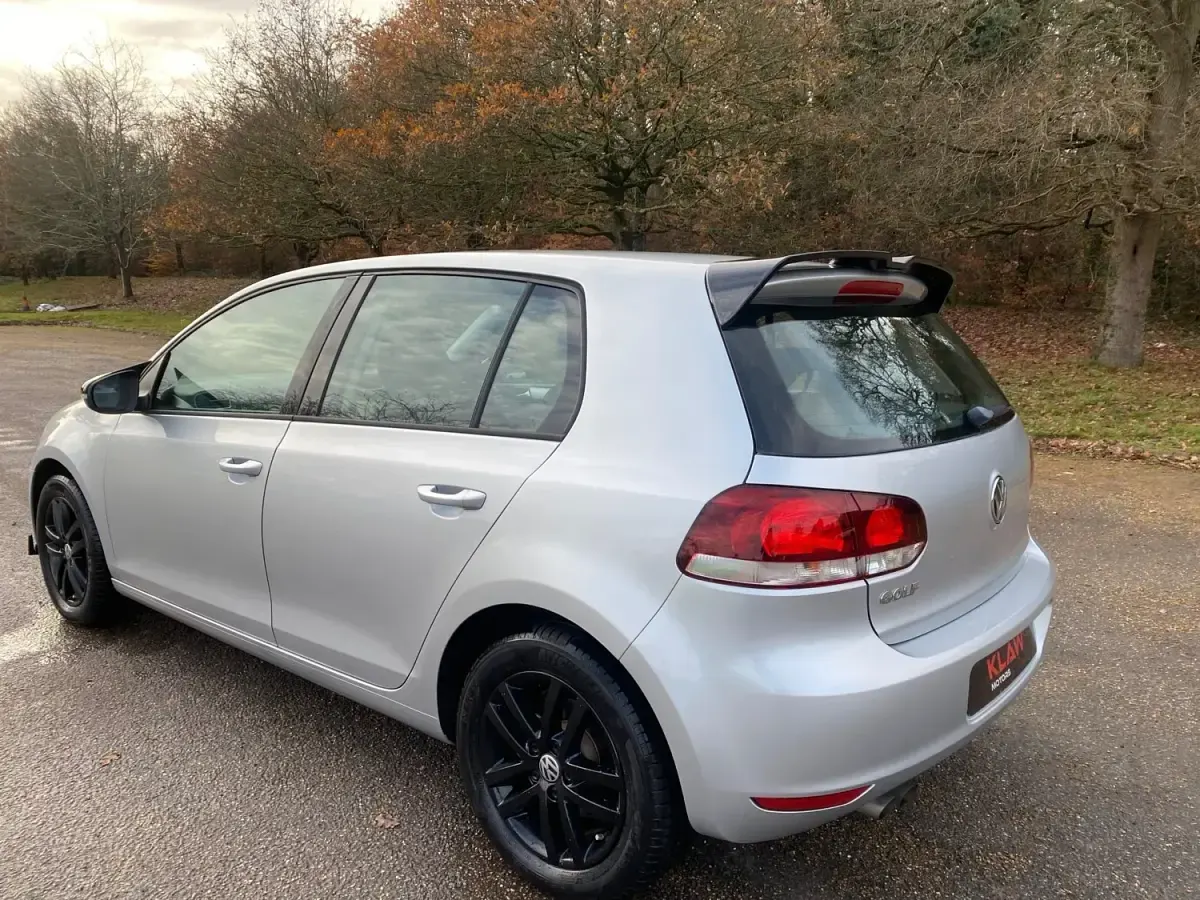 Usado VW Golf VII Match 122 HP (89 kW) 2012 Prateado Citadino