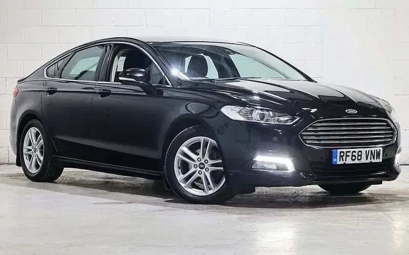 Käytetty Ford Mondeo Zetec 150 HP (110 kW) 2018 Musta Viistoperä