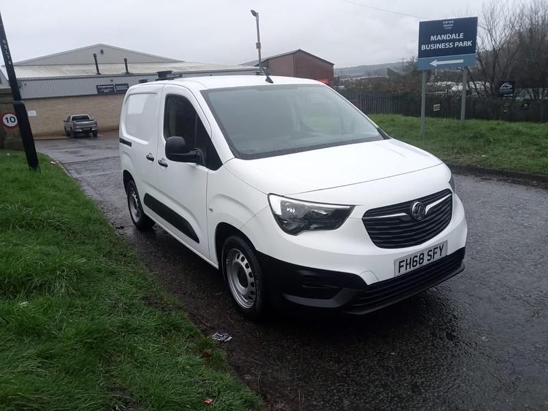 Used Vauxhall Combo Edition 100 HP (73 kW) 2019 White MPV