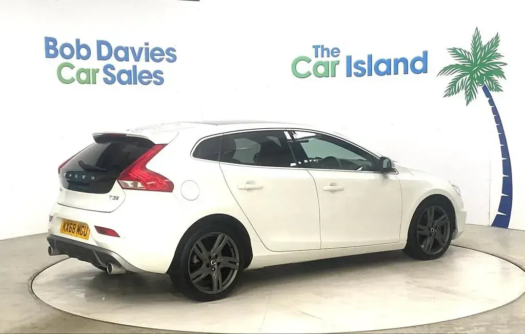 Used Volvo V40 R-Design Pro 152 HP (111 kW) 2018 Hatchback
