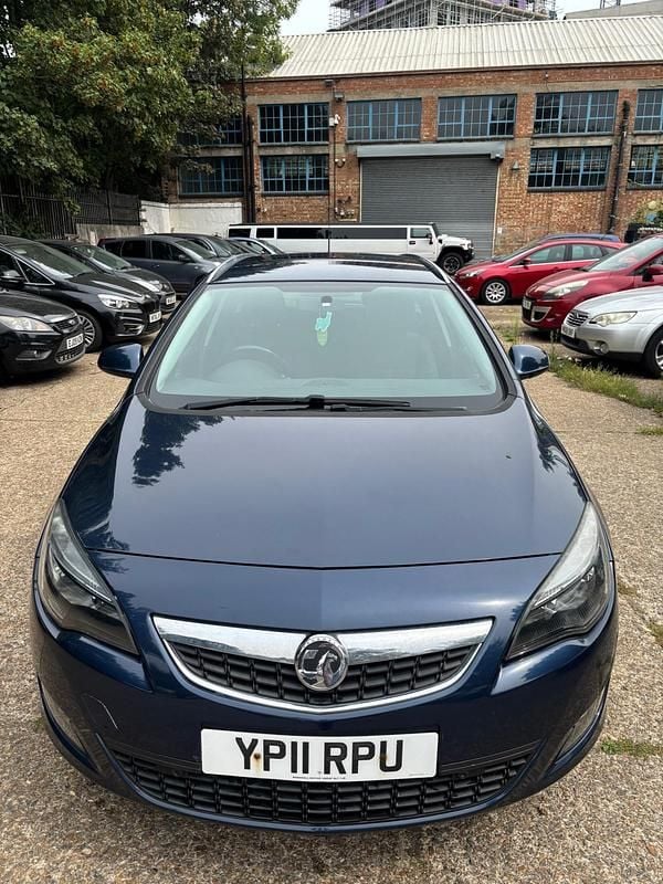 Blue Used 2011 Vauxhall Astra SRi Estate | £2,400 (Fair price) - Image 1/4