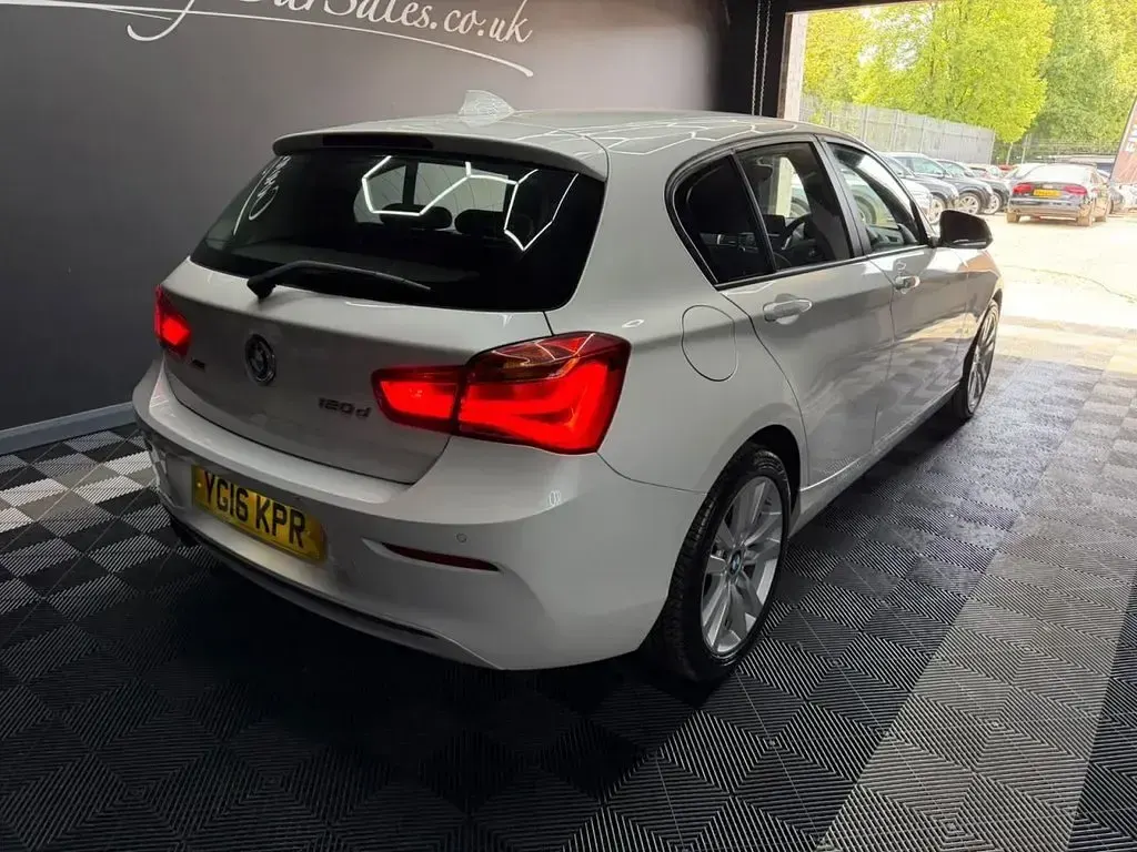 Used BMW 120 Sport Line 190 HP (139 kW) 2016 White Hatchback