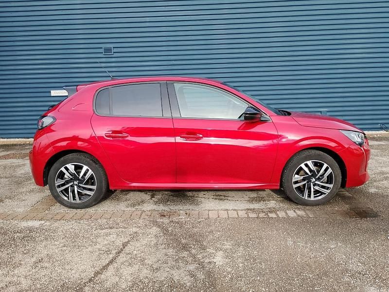 Used Peugeot 208 Allure+ 99 HP (72 kW) 2023 Red Hatchback