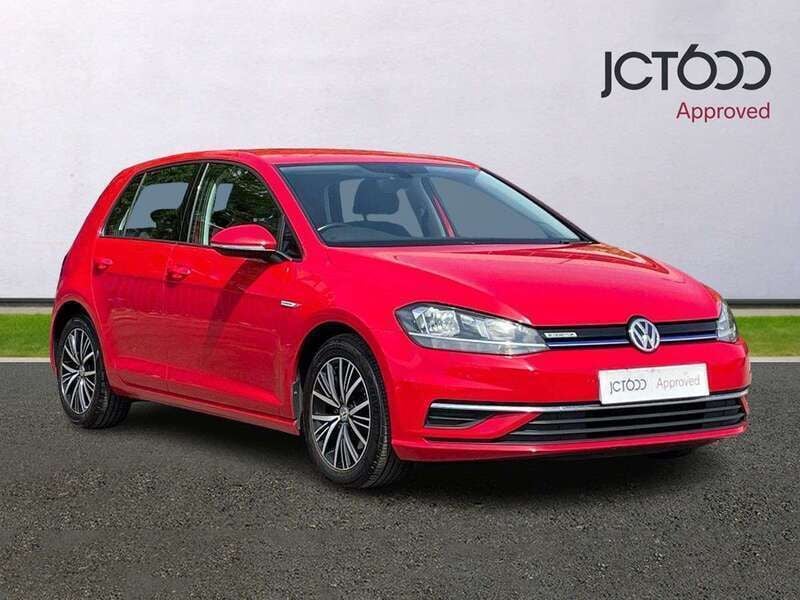 Red Used 2017 VW Golf VII SE Hatchback | £10,000 (Good price) - Image 1/4