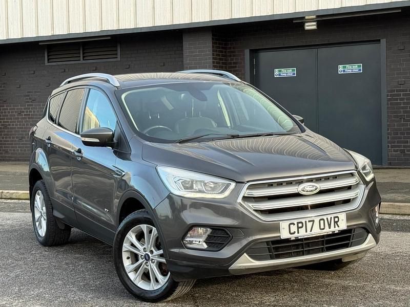 Begagnad Ford Kuga Titanium 182 HK (133 kW) 2017 Grå SUV