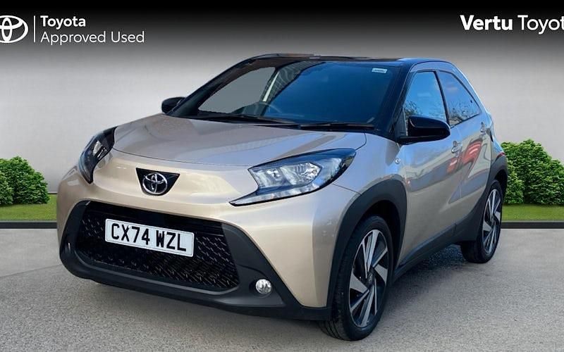 Used Toyota Aygo X 72 HP (52 kW) 2024 Beige SUV