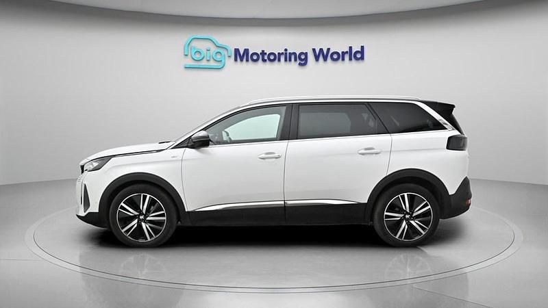 Used Peugeot 5008 Premium 130 HP (95 kW) 2021 White SUV