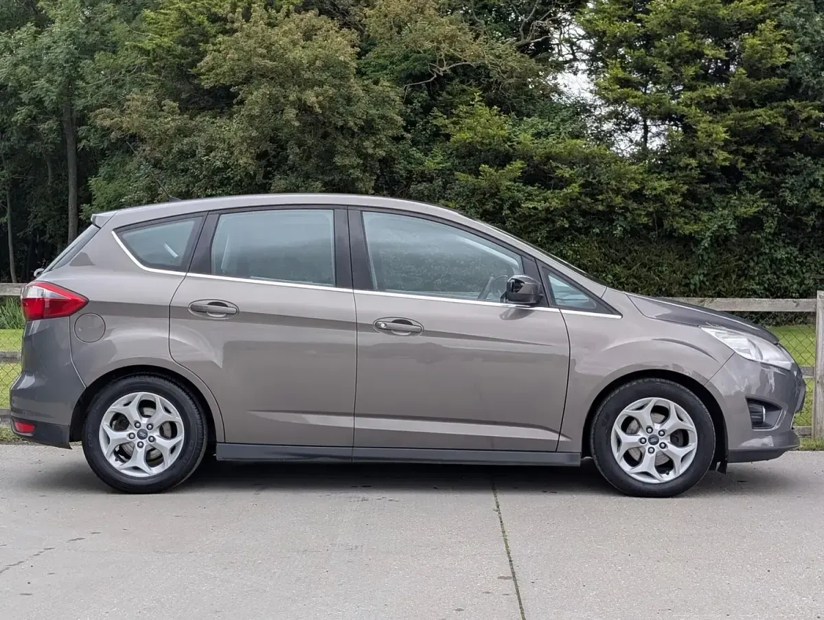 Used Ford C-MAX Zetec 2015 Brown MPV