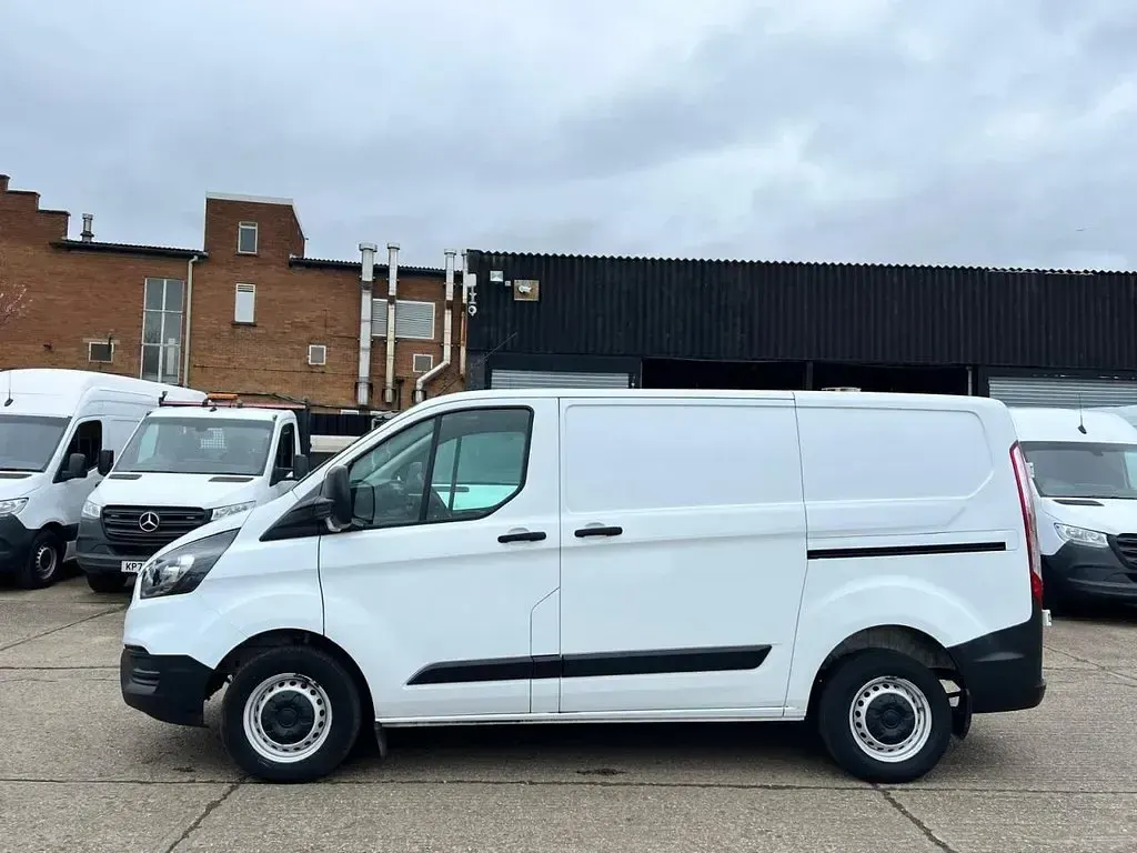 Used Ford Transit Custom 105 HP (77 kW) 2019 White Van