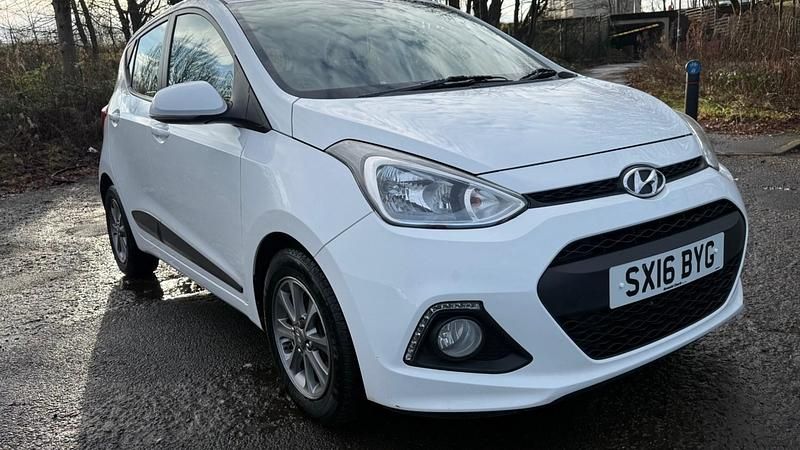 Used Hyundai i10 Premium 66 HP (48 kW) 2016 White Hatchback