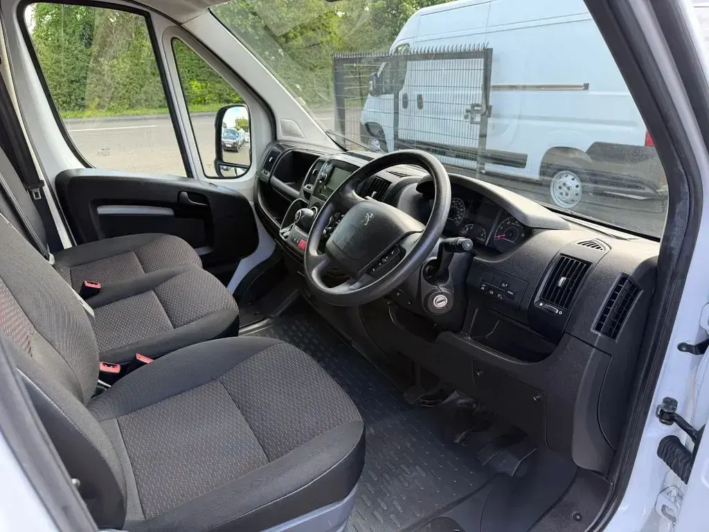Used Peugeot Boxer S 140 HP (102 kW) 2022 White Van