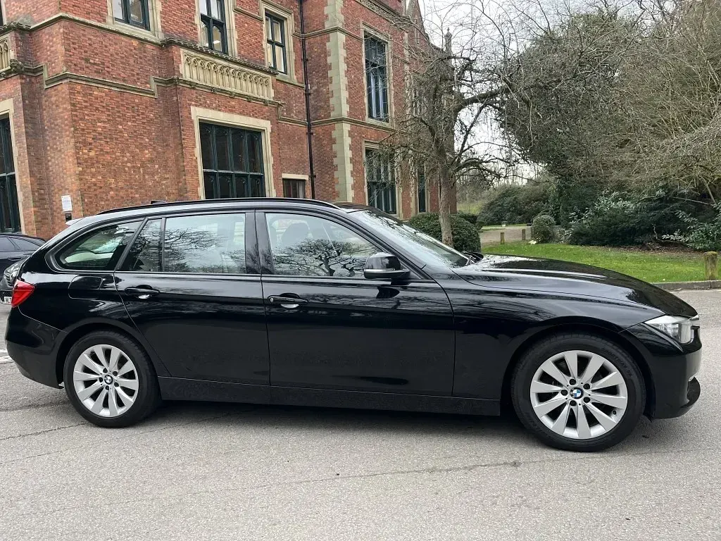 Begagnad BMW 320 2013 Svart Kombi