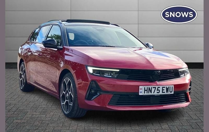Red New 2025 Vauxhall Astra Ultimate Estate | £24,518 (Good price) - Image 1/4