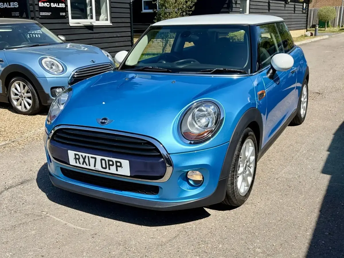 Begagnad Mini Cooper Hatch 2017 Blå Halvkombi