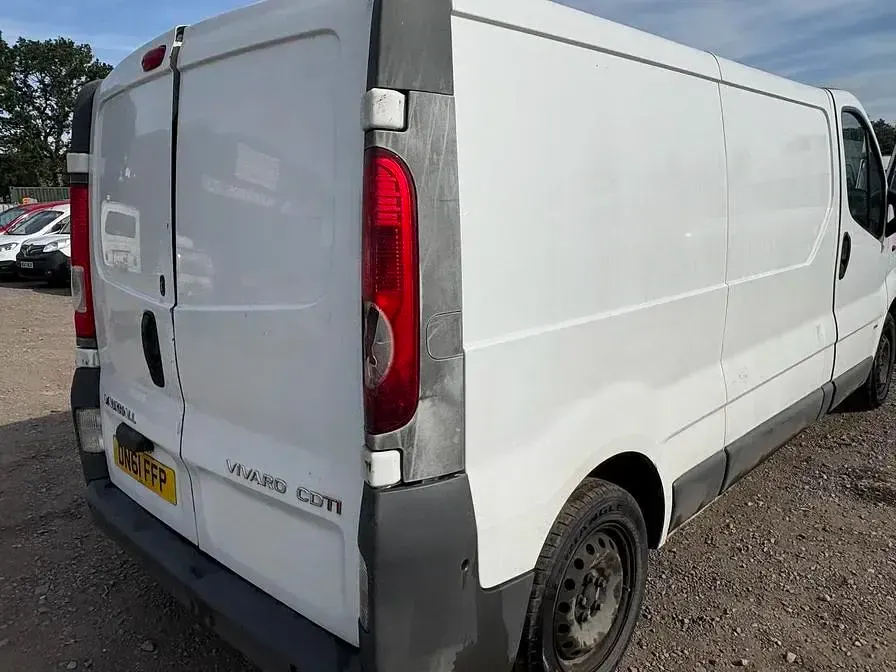 Used Vauxhall Vivaro 115 HP (84 kW) 2011 White MPV
