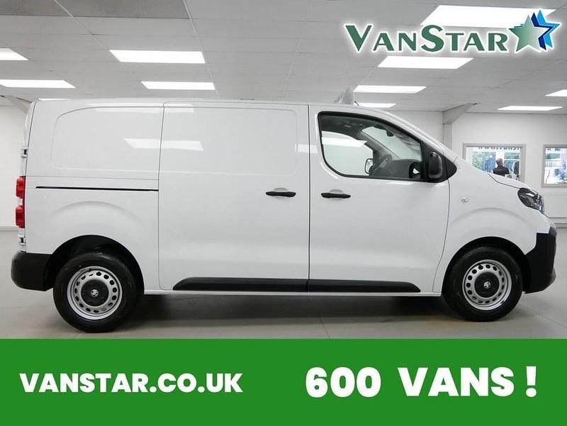White Used 2024 Vauxhall Vivaro Edition Van | £20,489 (A bit pricey) - Image 1/4