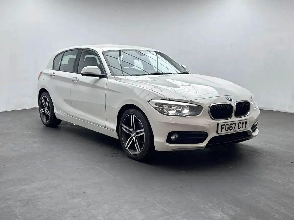 Used BMW 118 Sport Line 136 HP (100 kW) 2017 White Hatchback