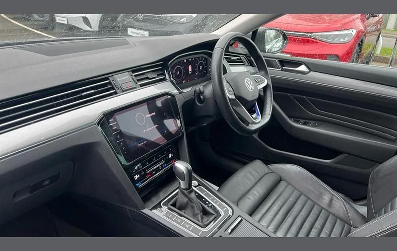 Used VW Passat Advance 214 HP (157 kW) 2021 Grey Estate