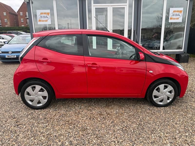Used Toyota Aygo X-play 69 HP (50 kW) 2017 Red Hatchback