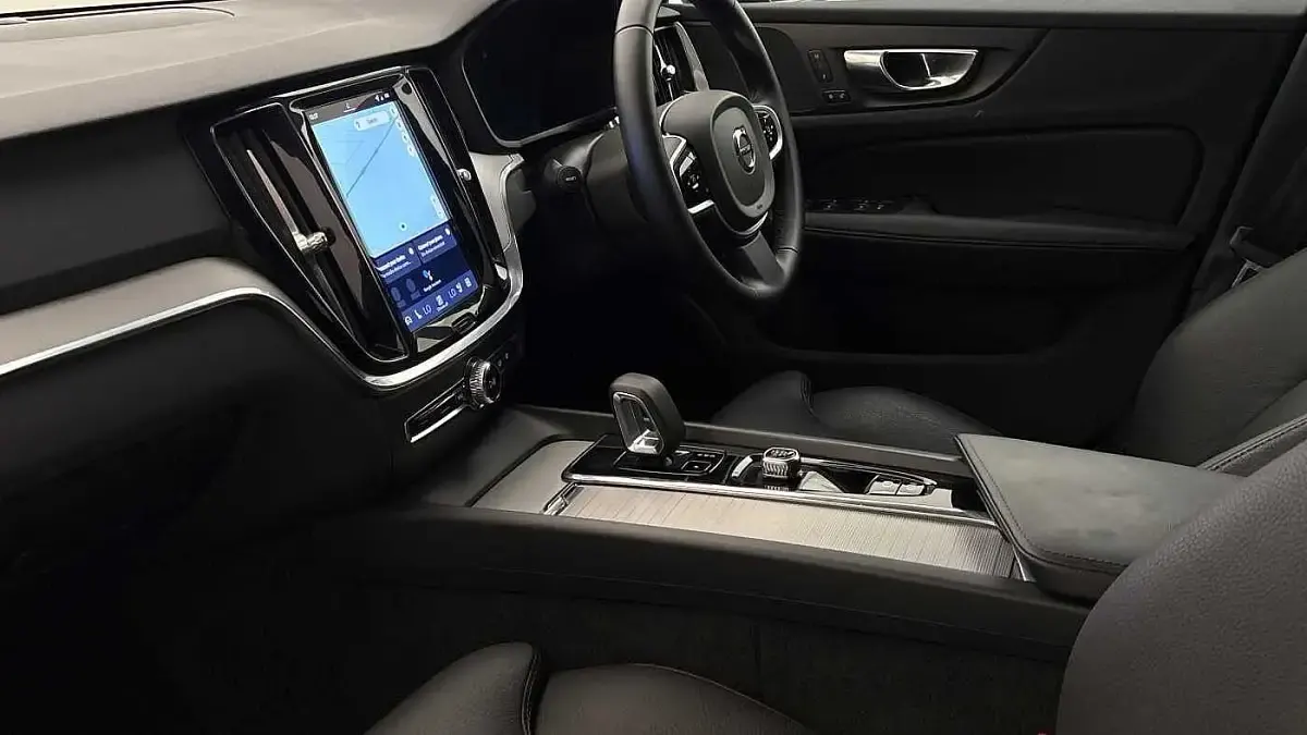 Begagnad Volvo V60 Plus 2025 Svart Kombi