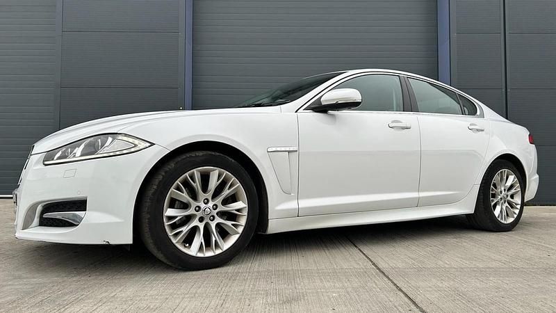 Used Jaguar XF 200 HP (147 kW) 2013 White Sedan