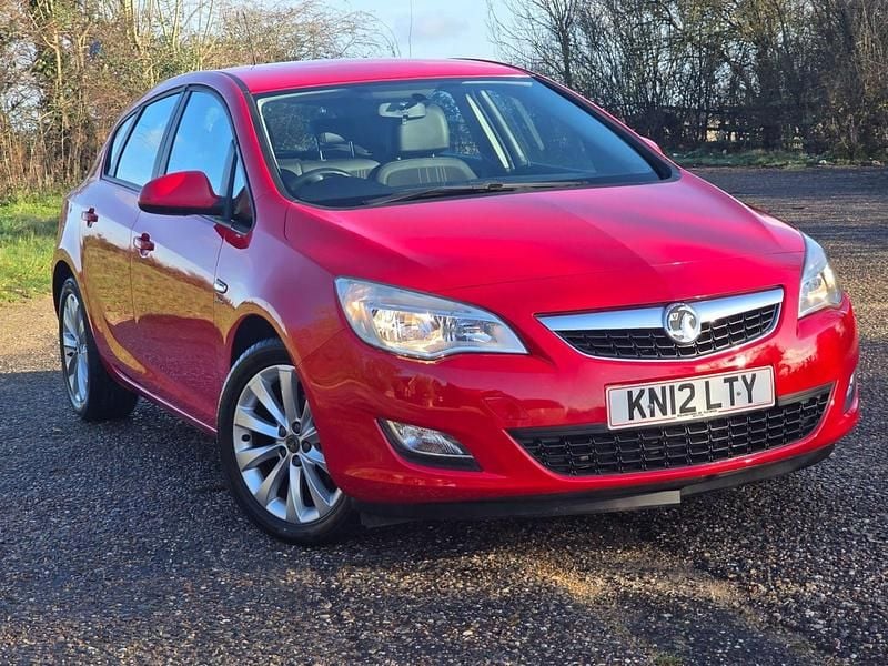 Red Used 2012 Vauxhall Astra Active Hatchback | £4,750 (Expensive) - Image 1/4