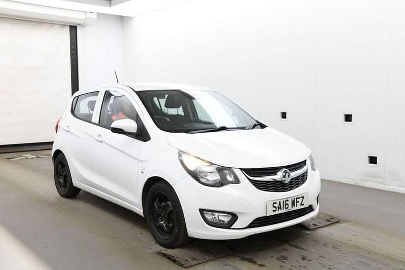 Used Vauxhall Viva 75 HP (55 kW) 2016 White Hatchback