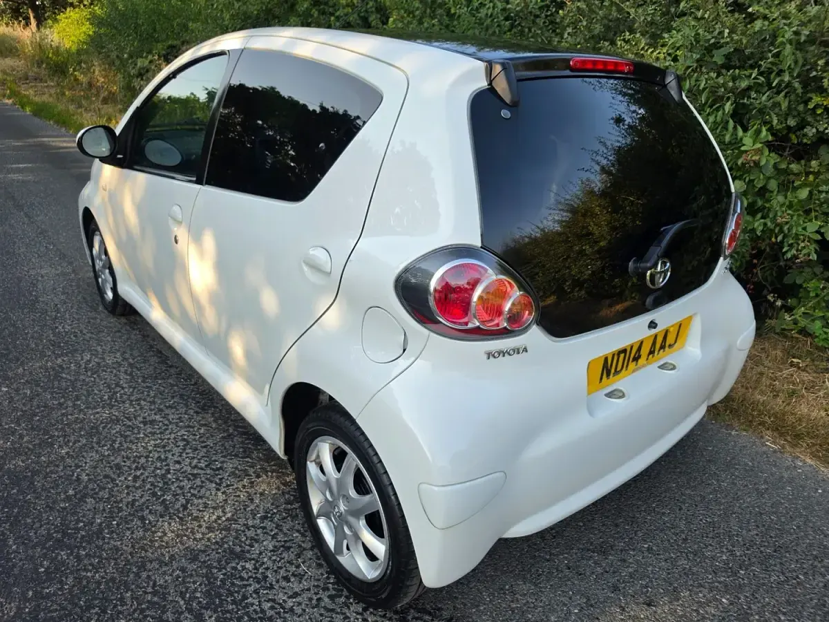 Used Toyota Aygo 68 HP (50 kW) 2014 White Hatchback