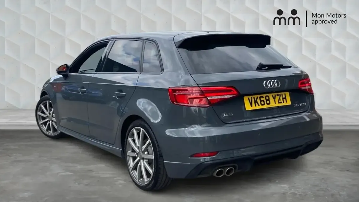 Usado Audi A3 Black Edition 150 CV (110 kW) 2018 Gris Berlina
