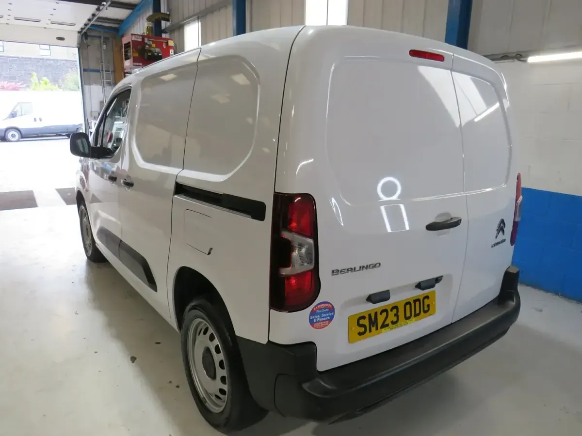 Used Citroën Berlingo 100 HP (73 kW) 2023 White MPV