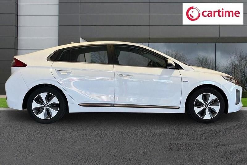 Used Hyundai Ioniq Premium SE 88 kW (120 HP) 2019 White Hatchback