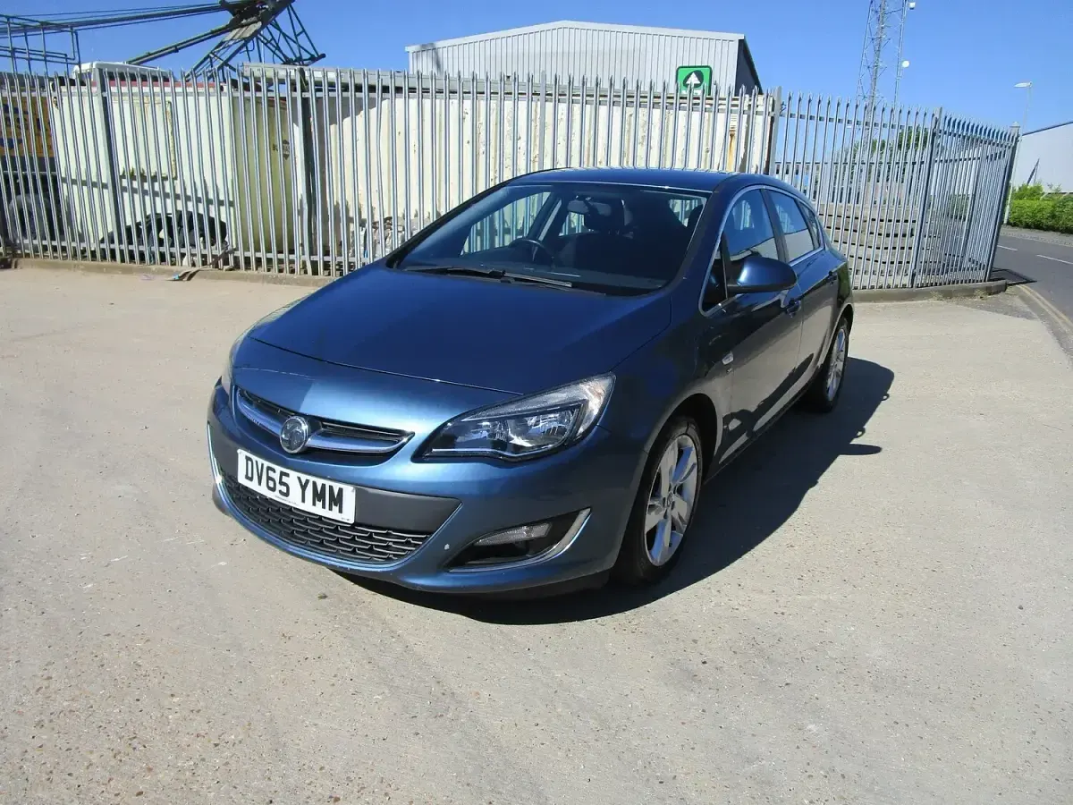 Used Vauxhall Astra SRi 100 HP (73 kW) 2015 Blue Hatchback