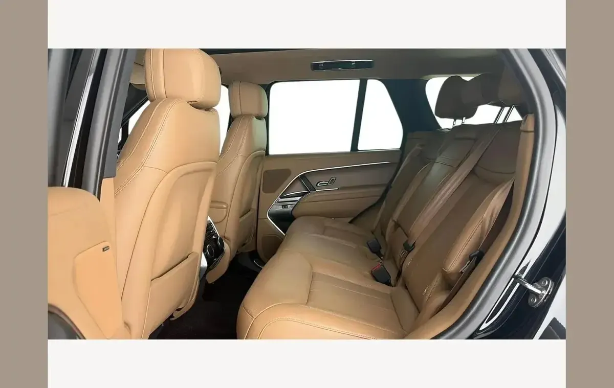Used Land Rover Range Rover SE 300 HP (220 kW) 2024 Santorini black SUV