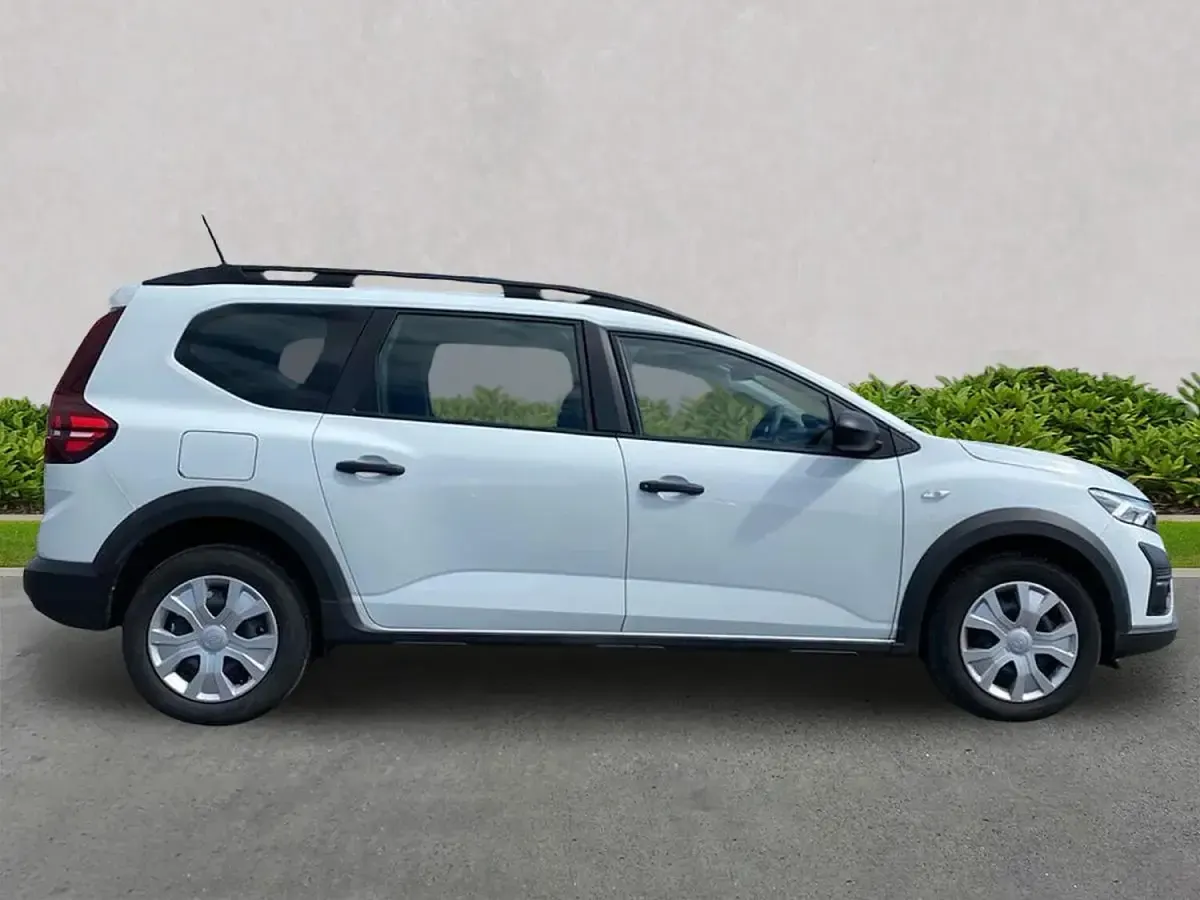 Used Dacia Jogger Essentiel 110 HP (80 kW) 2024 White MPV