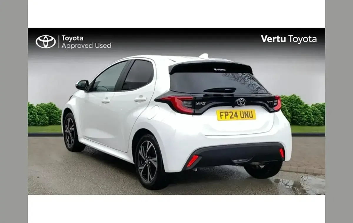Used Toyota Yaris Design 116 HP (85 kW) 2024 White Hatchback