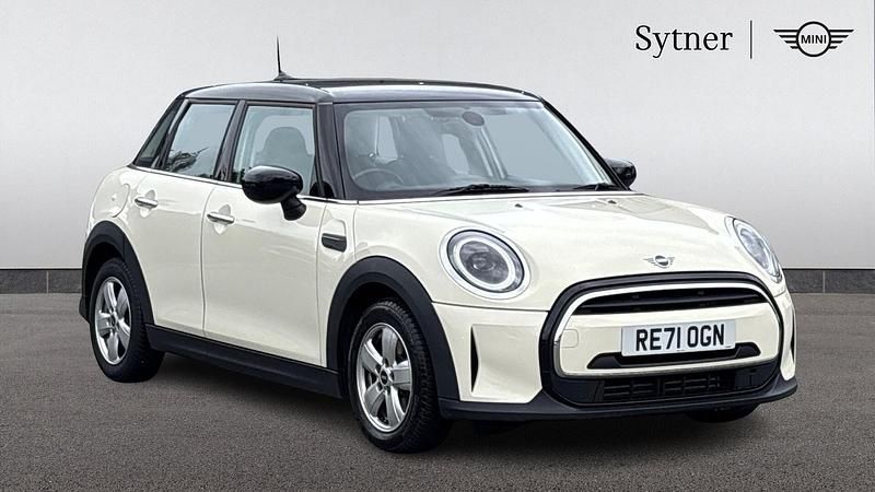 Used Mini Cooper Classic 134 HP (98 kW) 2021 White Hatchback